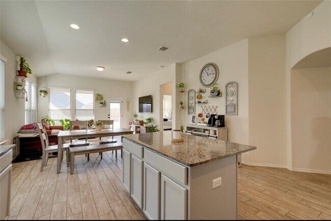Building Photo - 401 Duroc Dr