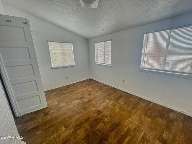 Building Photo - 1526 Yandell Dr