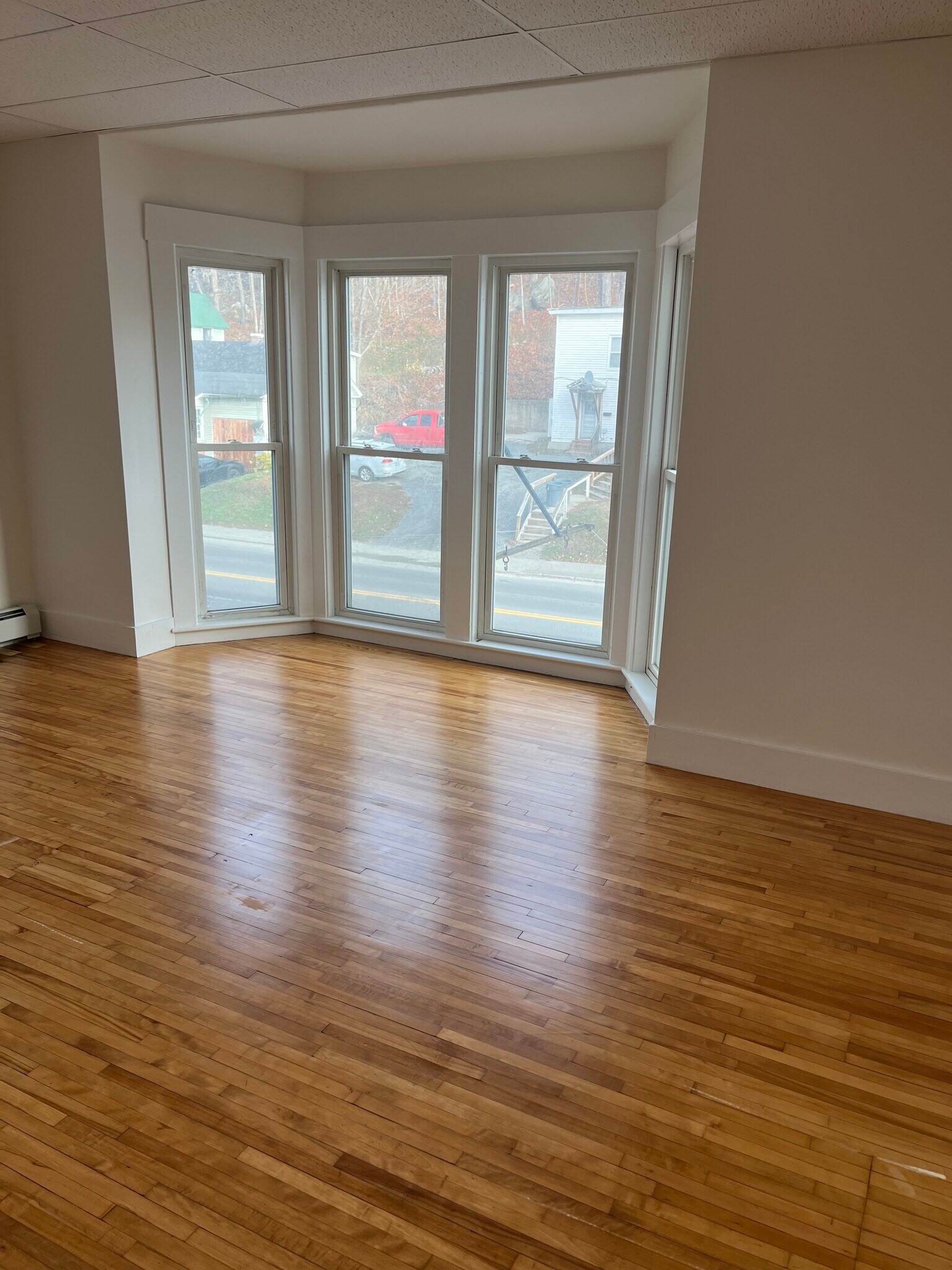 Large open bedroom with hardwood floor - 281 Main St