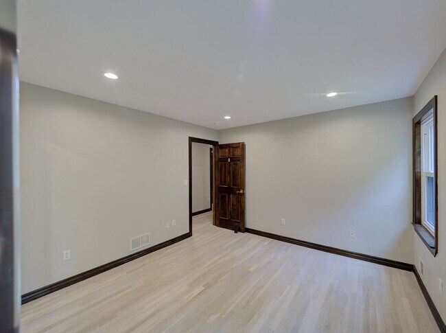 Building Photo - 17 Bauers Ln