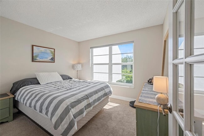 Building Photo - 2860 NE 14th St