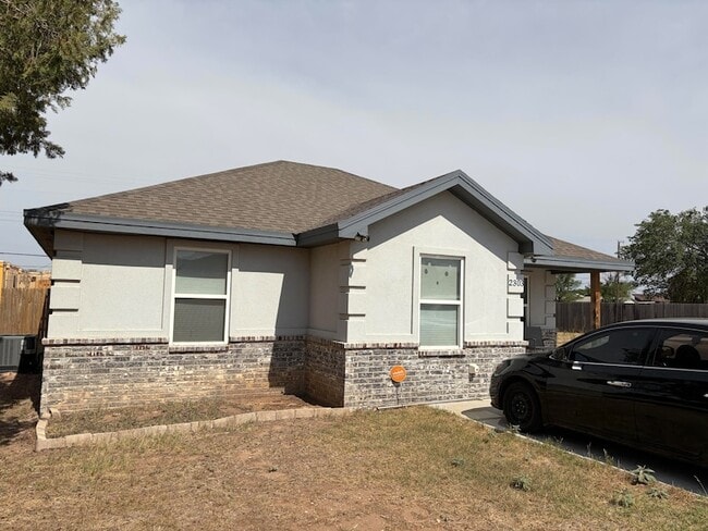 Building Photo - 2303 Elm Ave