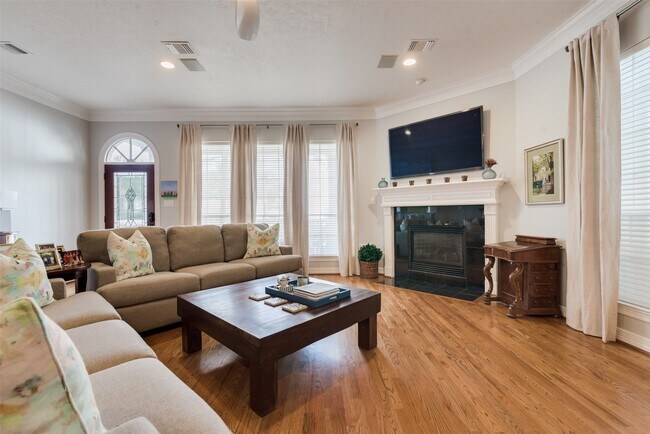 Building Photo - 1504 W 23rd St