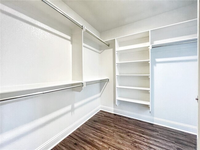 Building Photo - 1721 Charismatic Dr