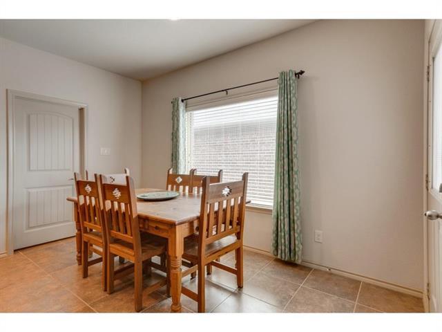 Building Photo - 4624 Lazy Oaks St