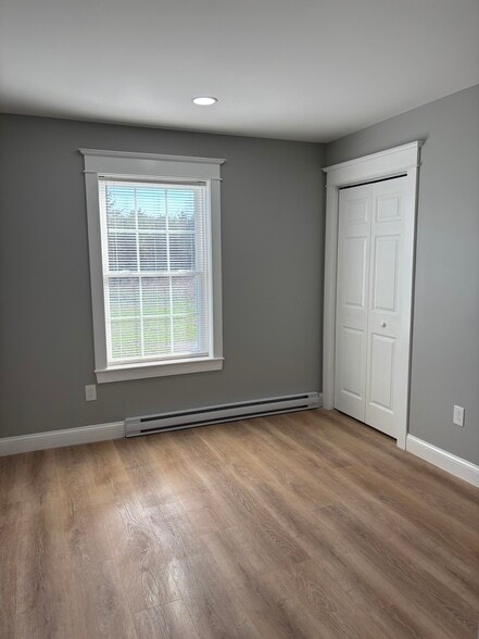 Building Photo - 1123 Main St