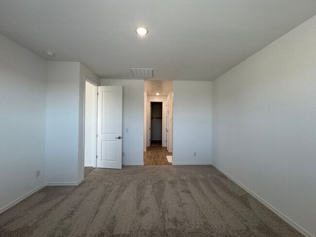 Building Photo - 3 bed 2.5 bath brand new home