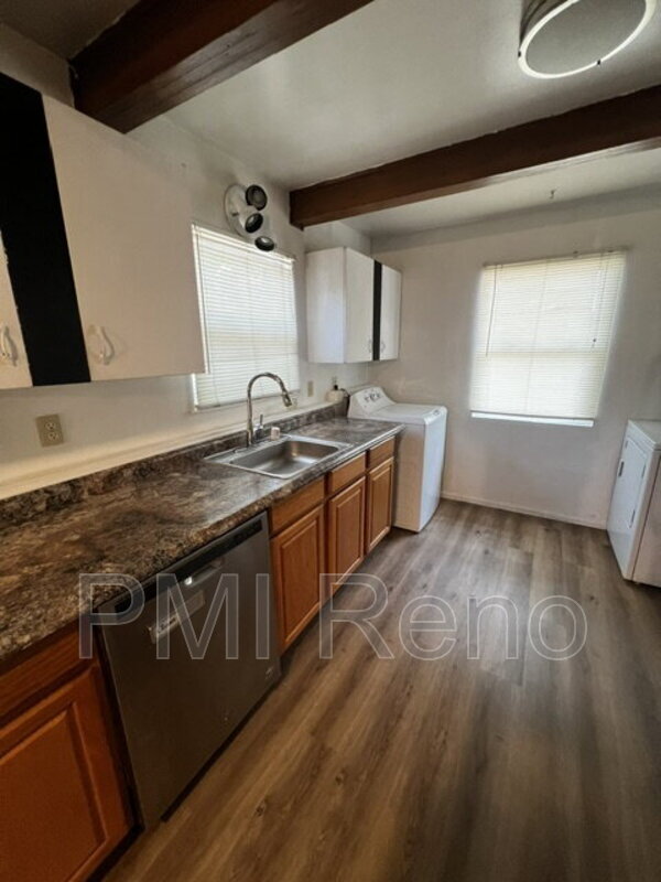 Building Photo - 345 Raffetto Dr