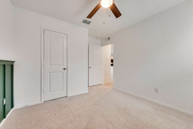 Building Photo - Charming 3-Bedroom Home with 2 Full Baths in Justin, TX – Cozy Living at Shale Creek