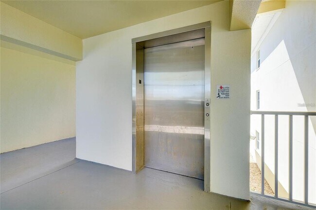 Building Photo - 433 Cerromar Ln