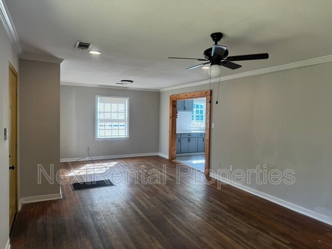 Building Photo - 535 Robinhood Rd