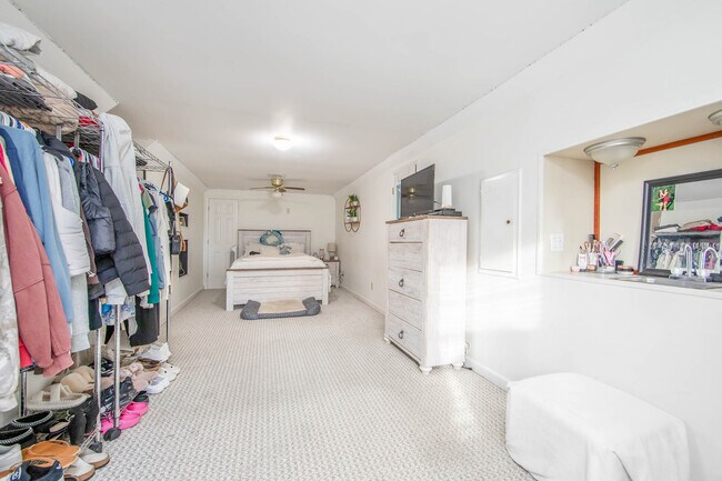 Building Photo - 28900 Deercroft Dr