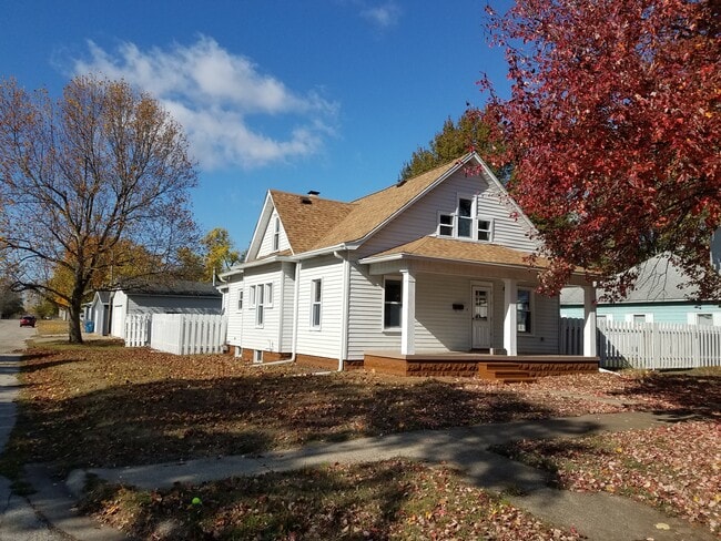 Primary Photo - 2431 Dillman St