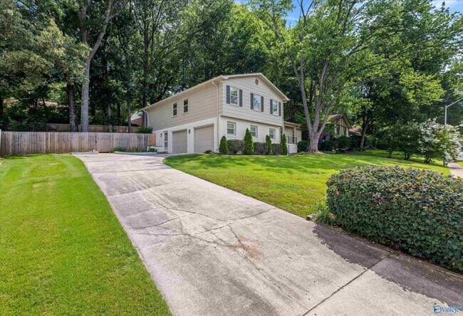 Building Photo - 1305 Hiwan Trail SE