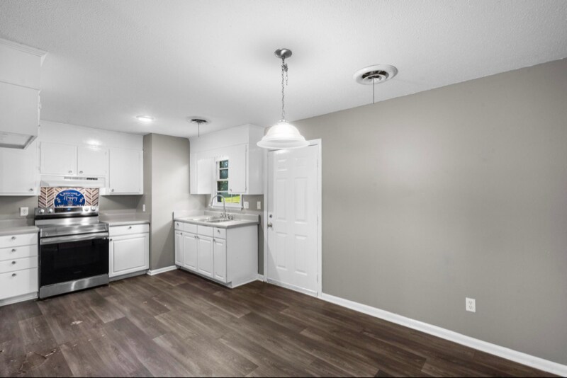 Building Photo - 2835 Lumpkin Rd