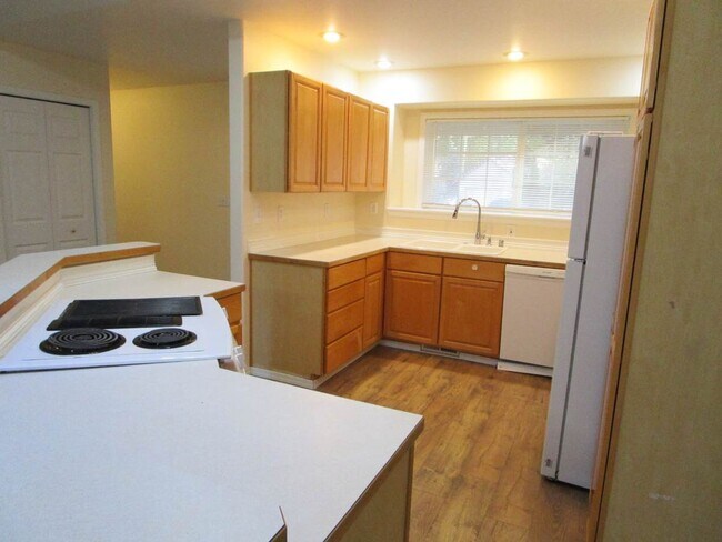 Building Photo - 3 Bedroom, 2 Bathroom Rambler located in A...