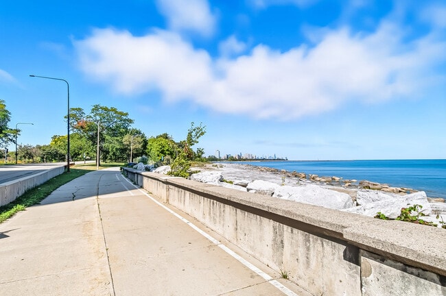 Building Photo - 6700 S South Shore Dr