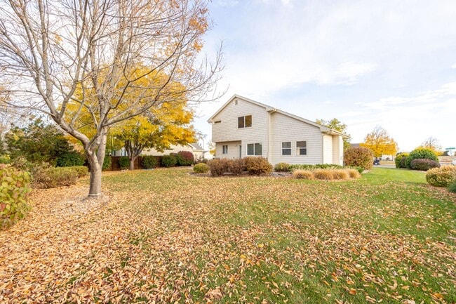 Building Photo - 3 bed, 2.5 bath Home in English Ranch Neighborhood