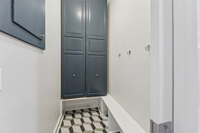 Building Photo - 1822 Morse St