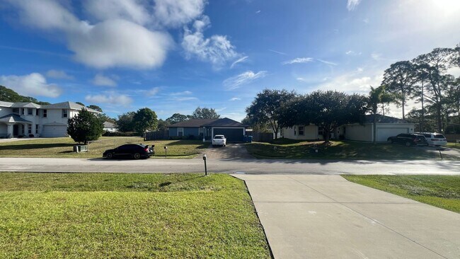 Building Photo - Incredible 3 Bedroom, 2 Bathroom Home in Palm Bay!!