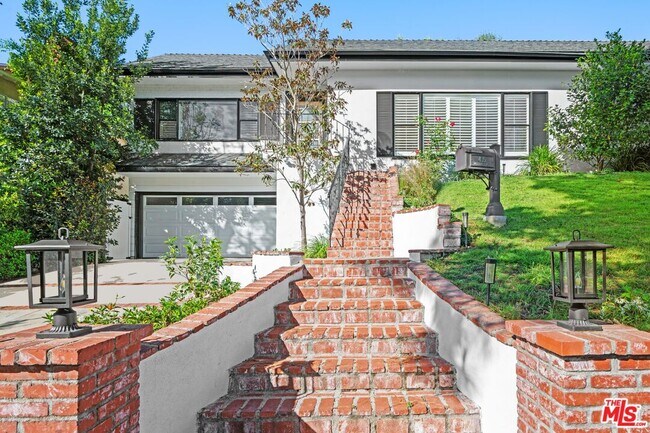 Building Photo - 435 Dalehurst Ave