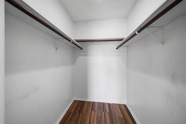 Building Photo - 10555 Turtlewood Ct