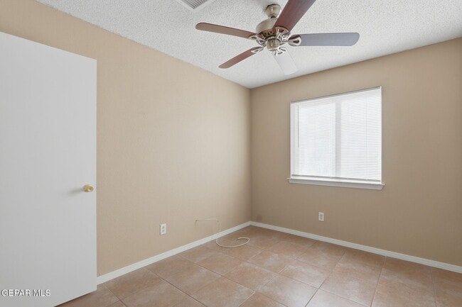 Building Photo - 3413 Yellow Rose St