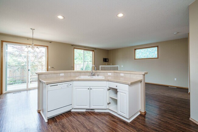 Building Photo - 3 bedroom 2.5 Bath - On Dead End Street - Low Maintenance Fenced Yard - Community Center with Swi...