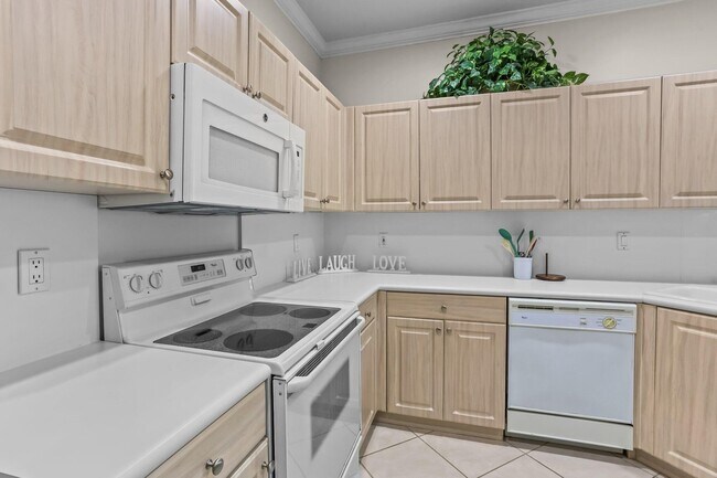 Building Photo - 6576 Villa Sonrisa Dr