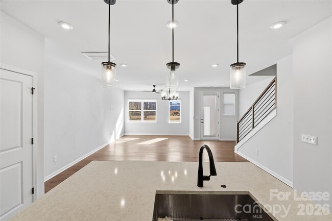 Building Photo - 423 Vinroot Aly