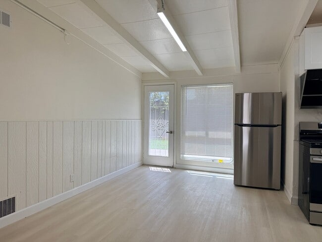 Building Photo - 2598 Dixon Dr