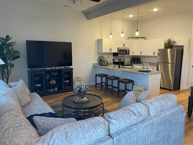 Building Photo - 1895 Maple Tree Ln