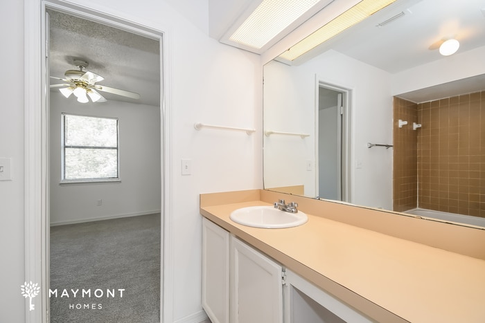 Building Photo - 5577 Cabot Dr N