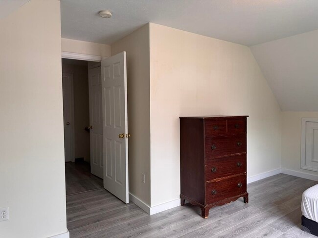 Building Photo - 26 Fowler St