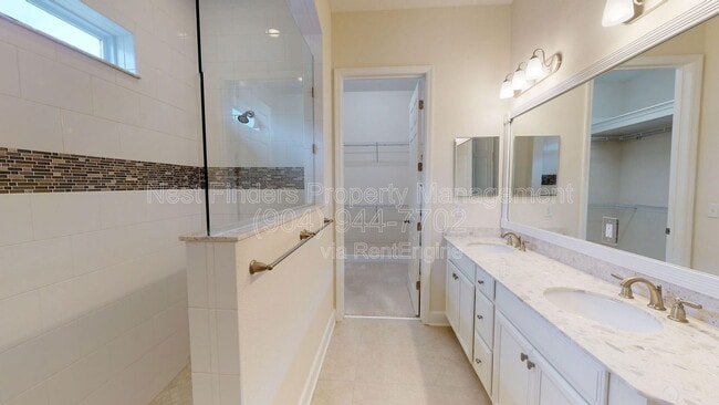 Building Photo - 203 Southern Oak Dr