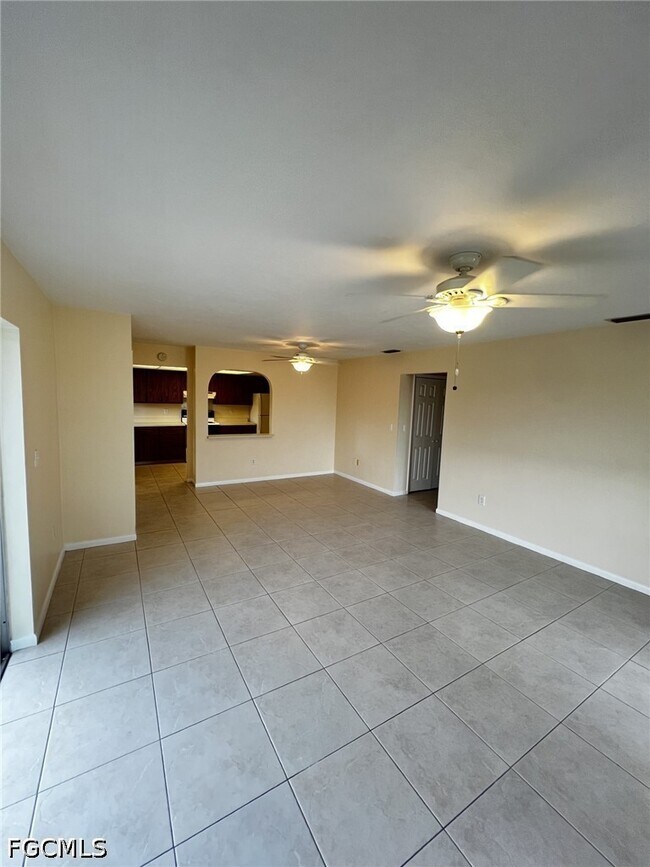 Building Photo - 609 SE 23rd Pl