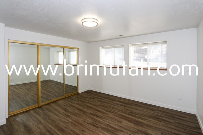 Building Photo - 3685 E 3820 S