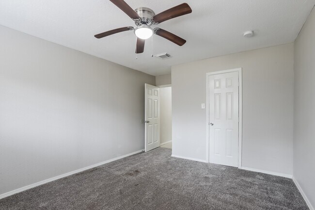 Building Photo - 3607 Dawnwood Dr