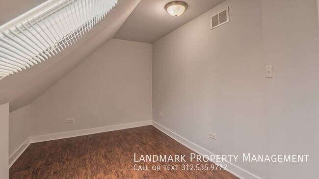 Building Photo - 2833 N Avers Ave