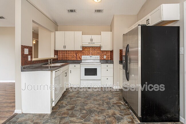 Building Photo - 1547 Bingham Dr