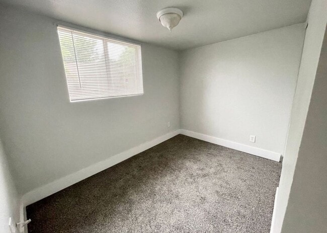 Building Photo - Harrington Unit B