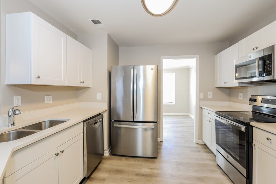 Building Photo - 420 Bramante Cir SW