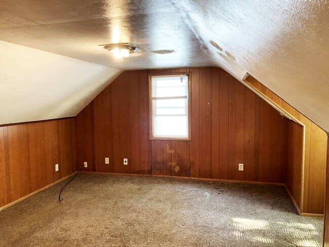 Building Photo - 3 Bed 1 Bath Single Family Home in Maple Heights!