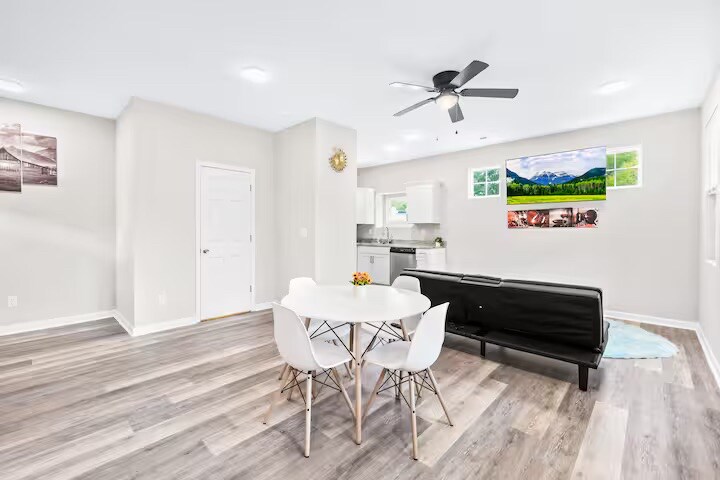 Building Photo - Room in Townhome on Mobley St