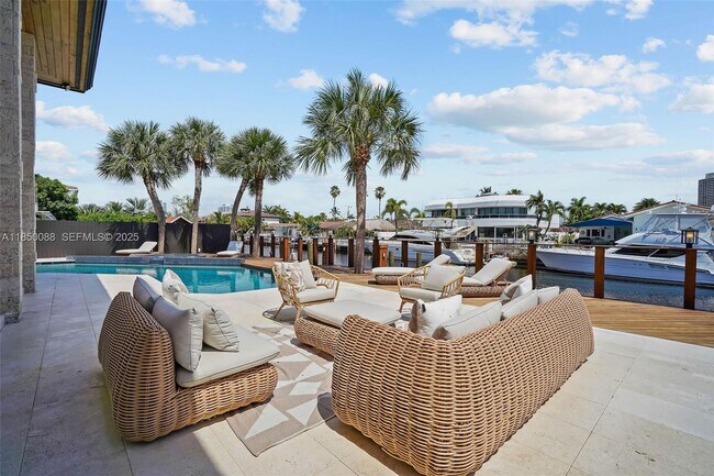 Building Photo - 3343 NE 166th St