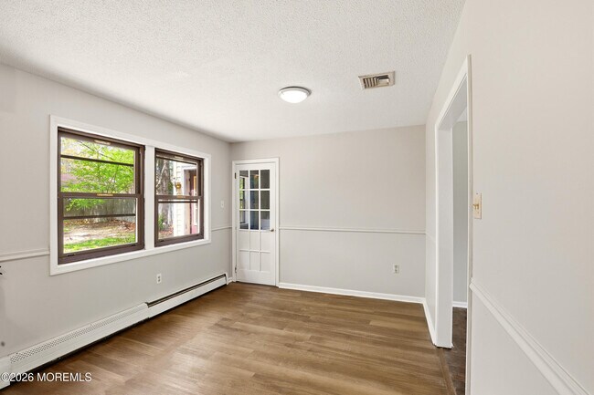 Building Photo - 19 Oak Leaf Dr
