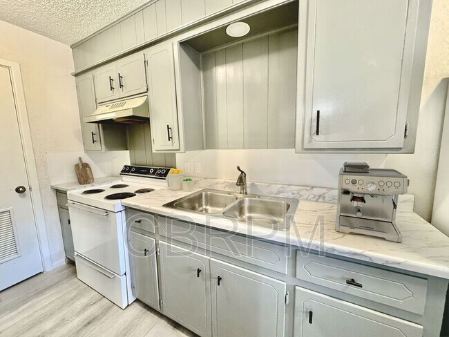 Building Photo - 1105 52nd St