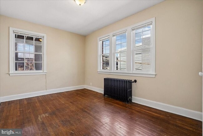 Building Photo - 3944 7th St NE