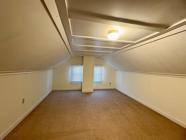 Building Photo - 519-5195 S Market St