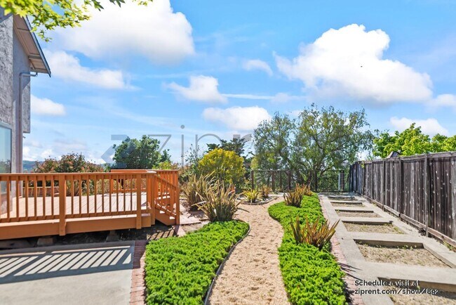 Building Photo - 3700 Hidden Springs Ct